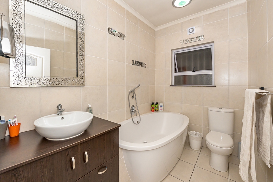 3 Bedroom Property for Sale in Zoo Park Western Cape